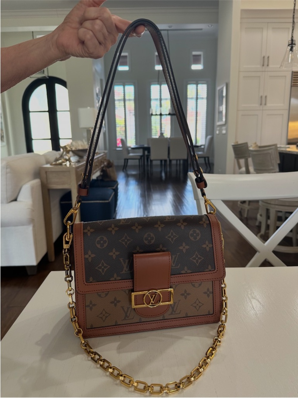 Louis Vuitton Dauphine Monogram Reverse Canvas Shoulder Bag MM with Gold Chain - Picture 5 of 16